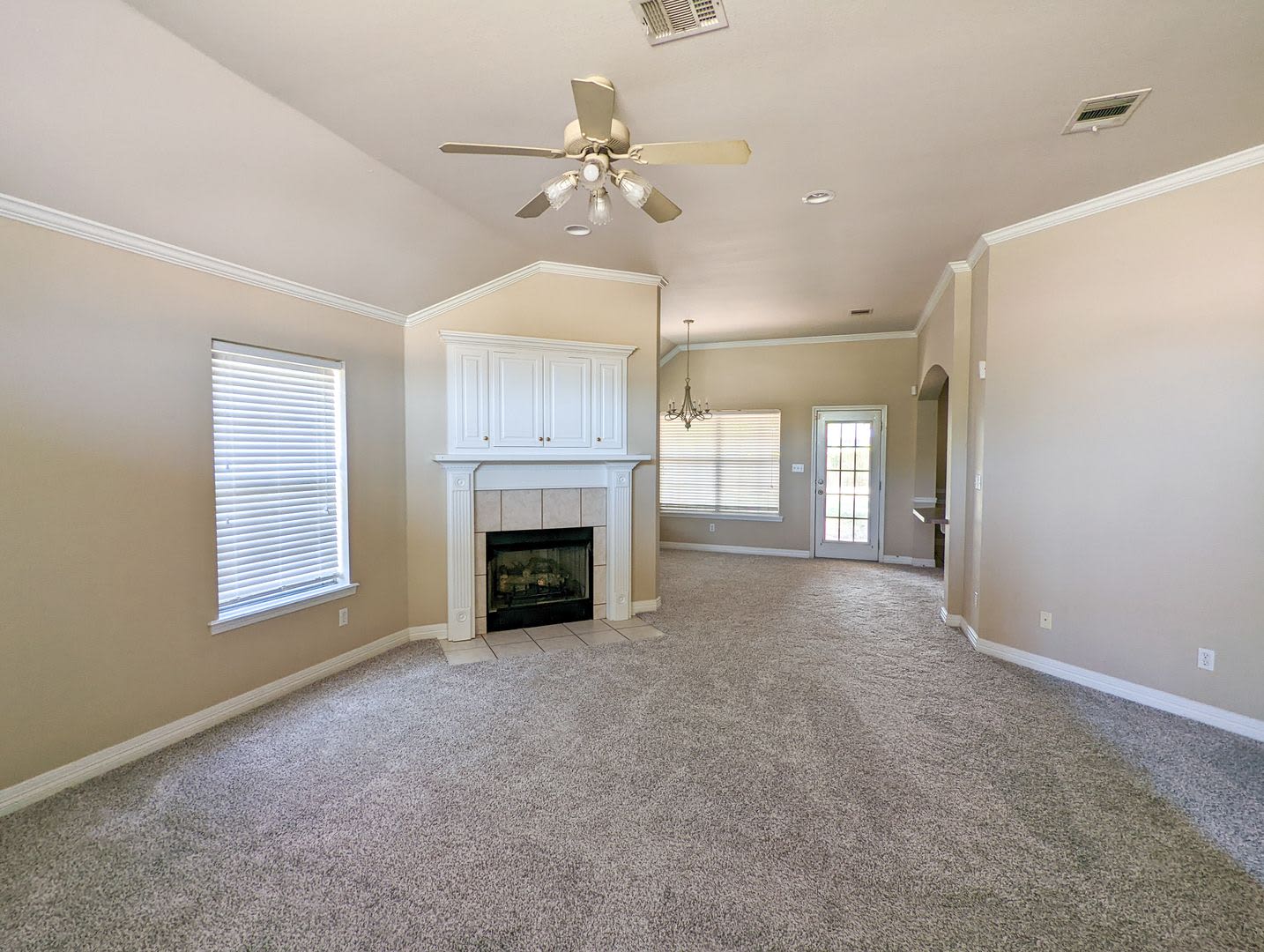 Beautifully Updated Home in North Bossier – Remodeled Kitchen & Modern Finishes! – photo 2
