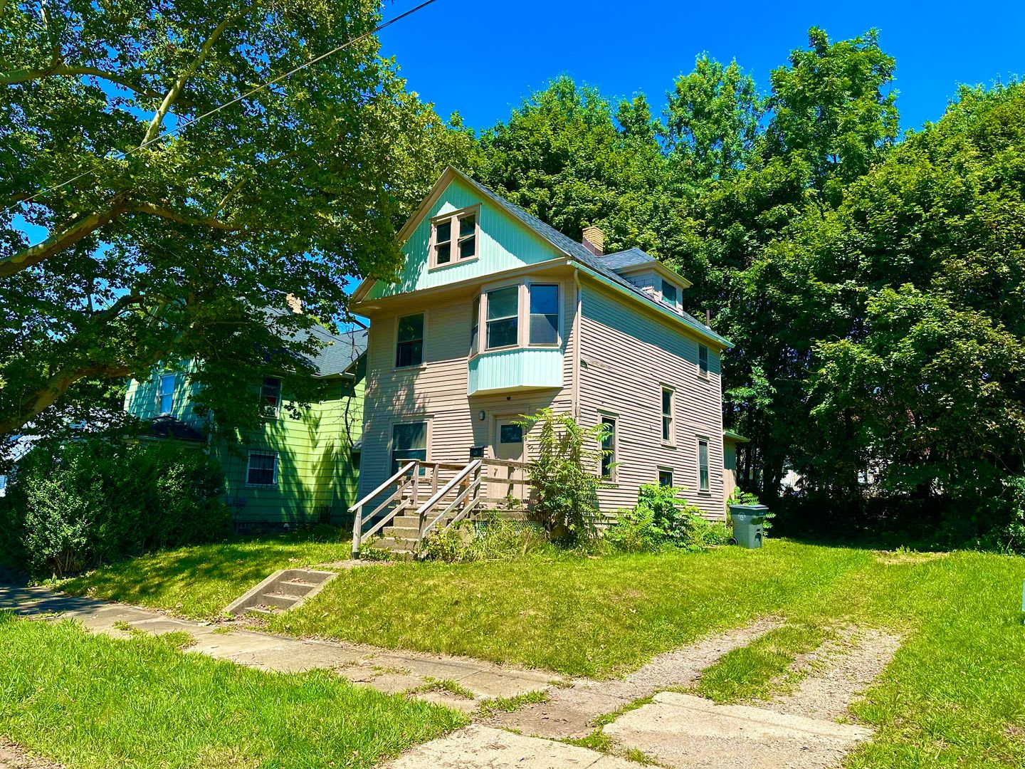 526 Lexington – photo 2