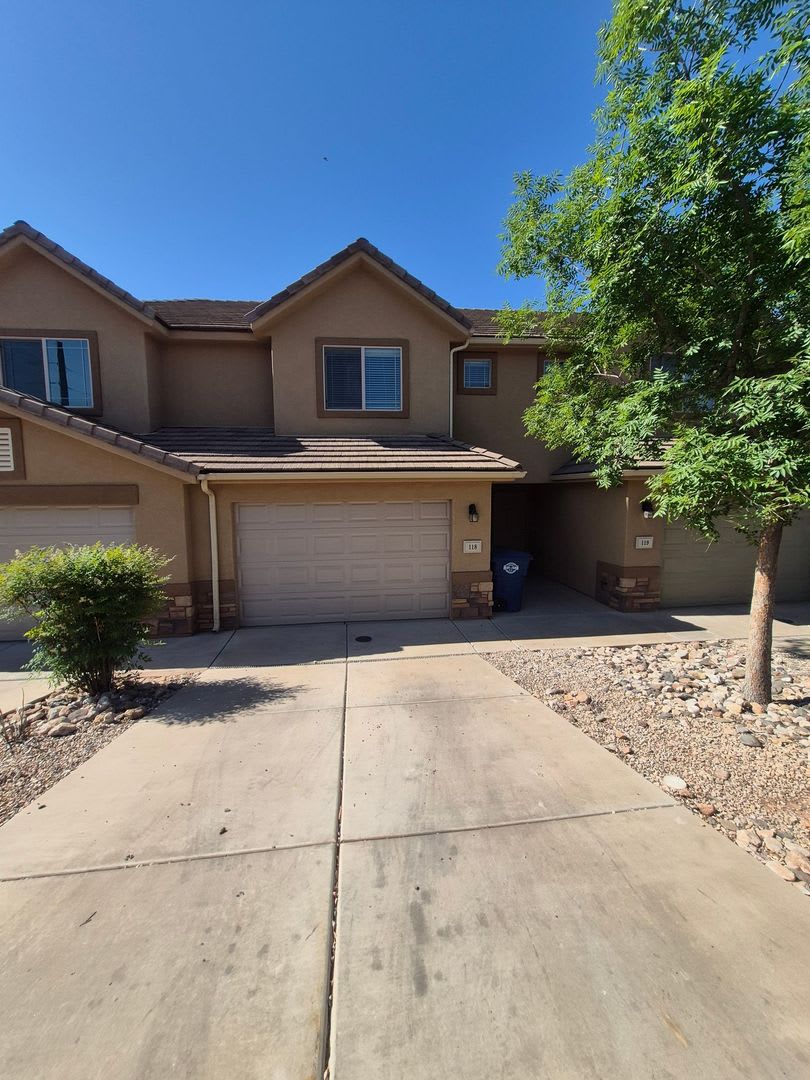 Remodeled 3 Bed 2 5 Bath Townhome In Great Location – photo 1