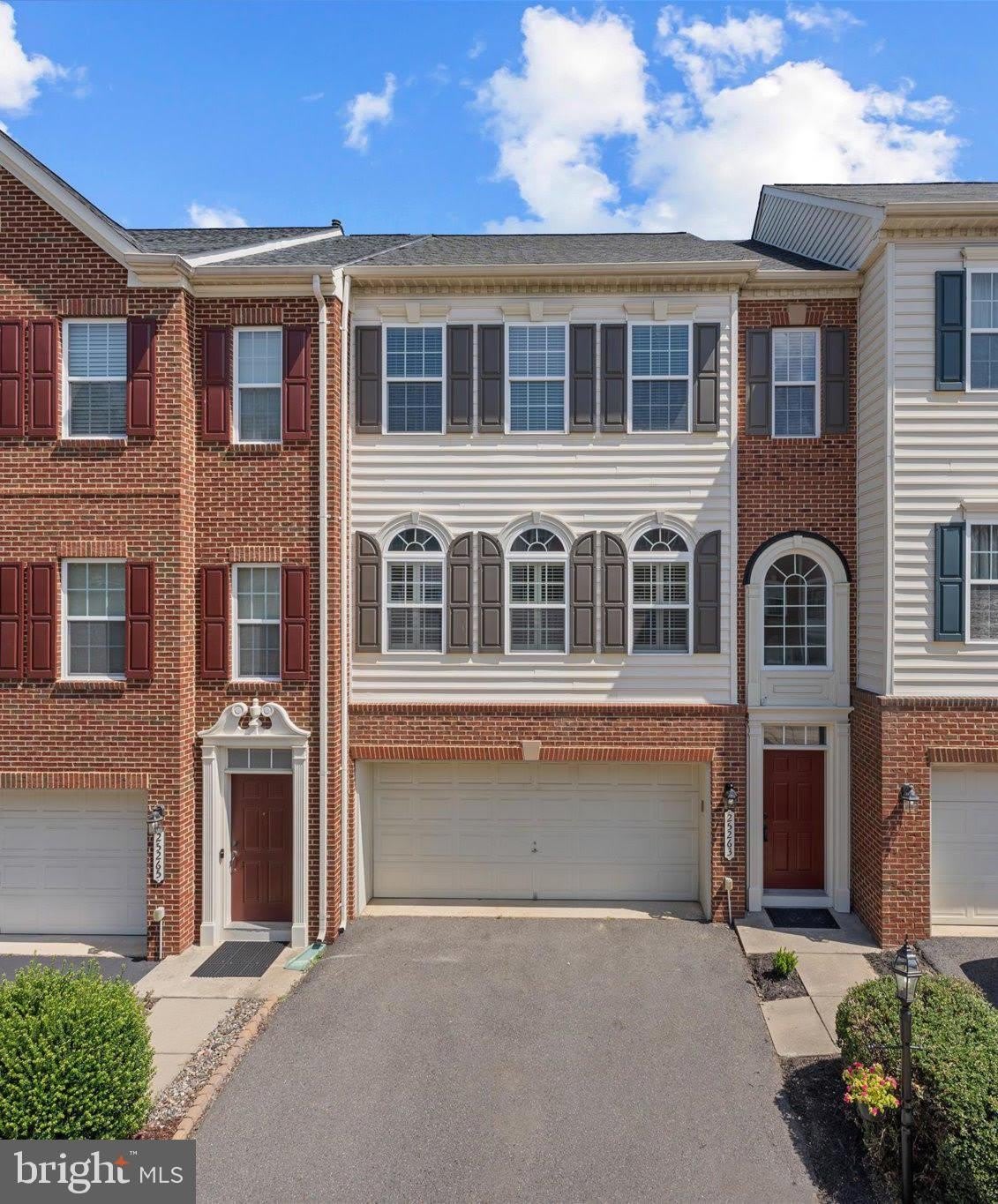 25263 BEACH Place – photo 1