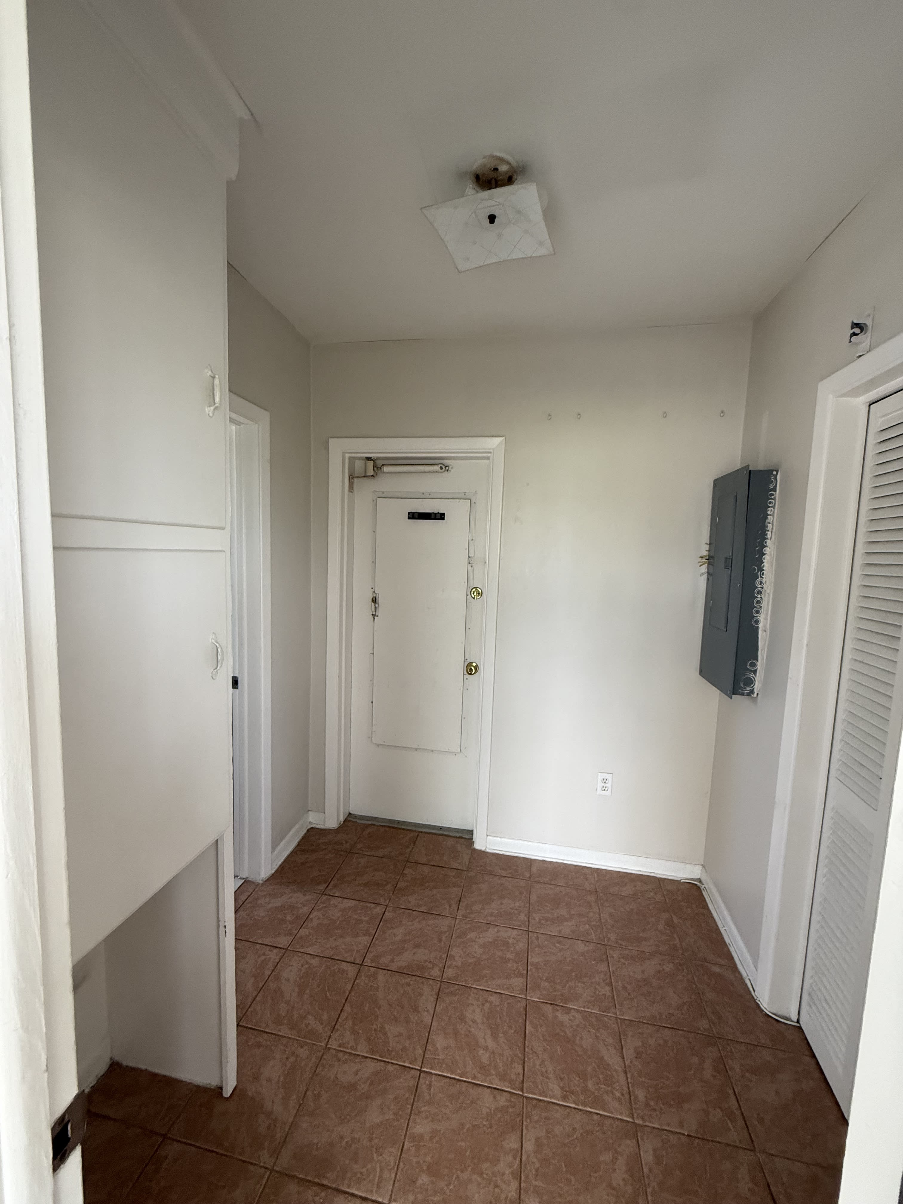 698 Union St Apt 6 – photo 5