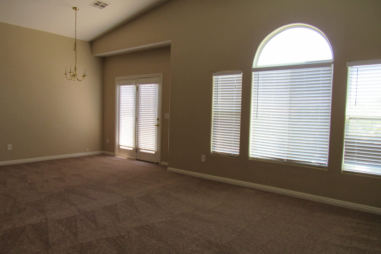 AMAZING 2 STORY TOWNHOME LOCATED IN A GATED COMMUNITY-AVAILABLE SOON! – photo 3