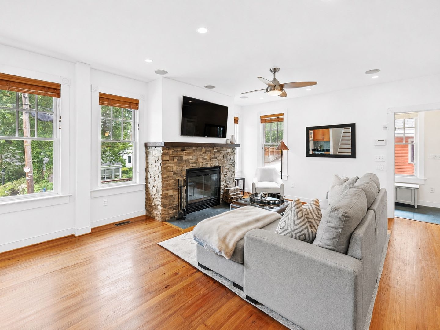 Spacious Kent Home – photo 2