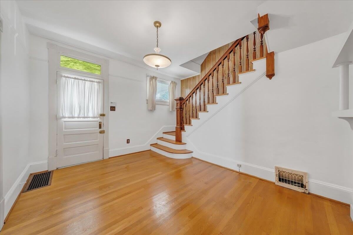 733 Murray Ave SE – photo 2