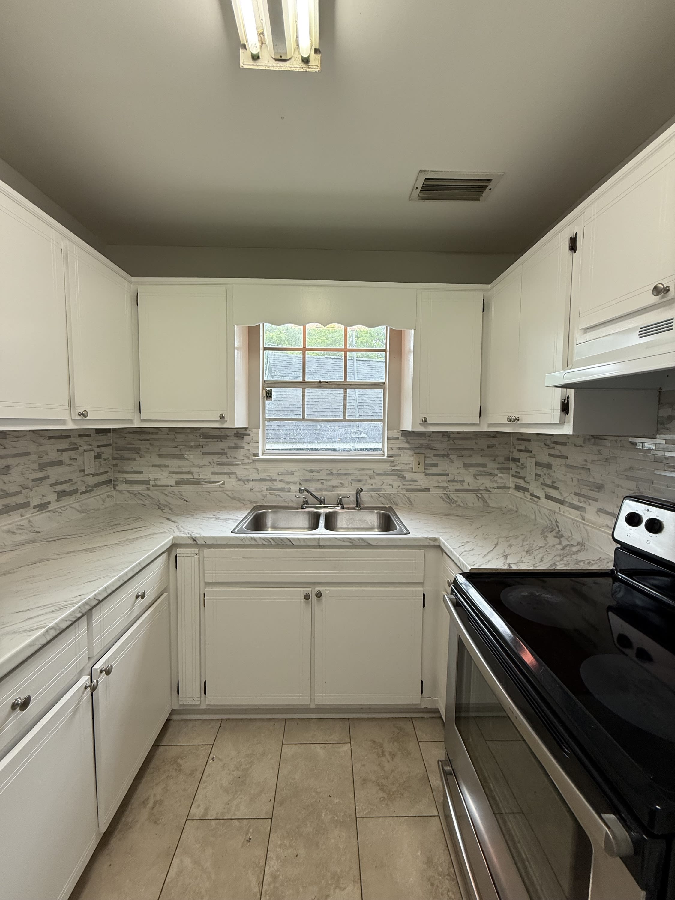 761 Crowne Road – photo 4