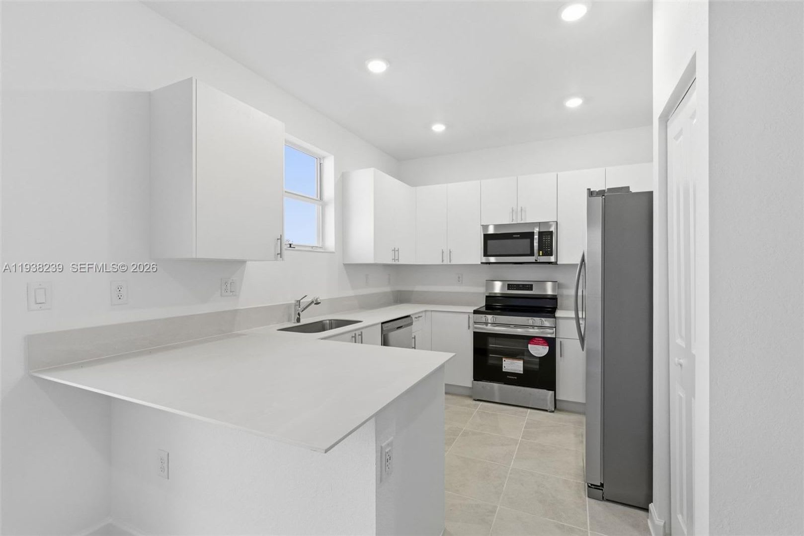 2705 SE 25 Avenue 2705, Homestead, FL 33035 – photo 2