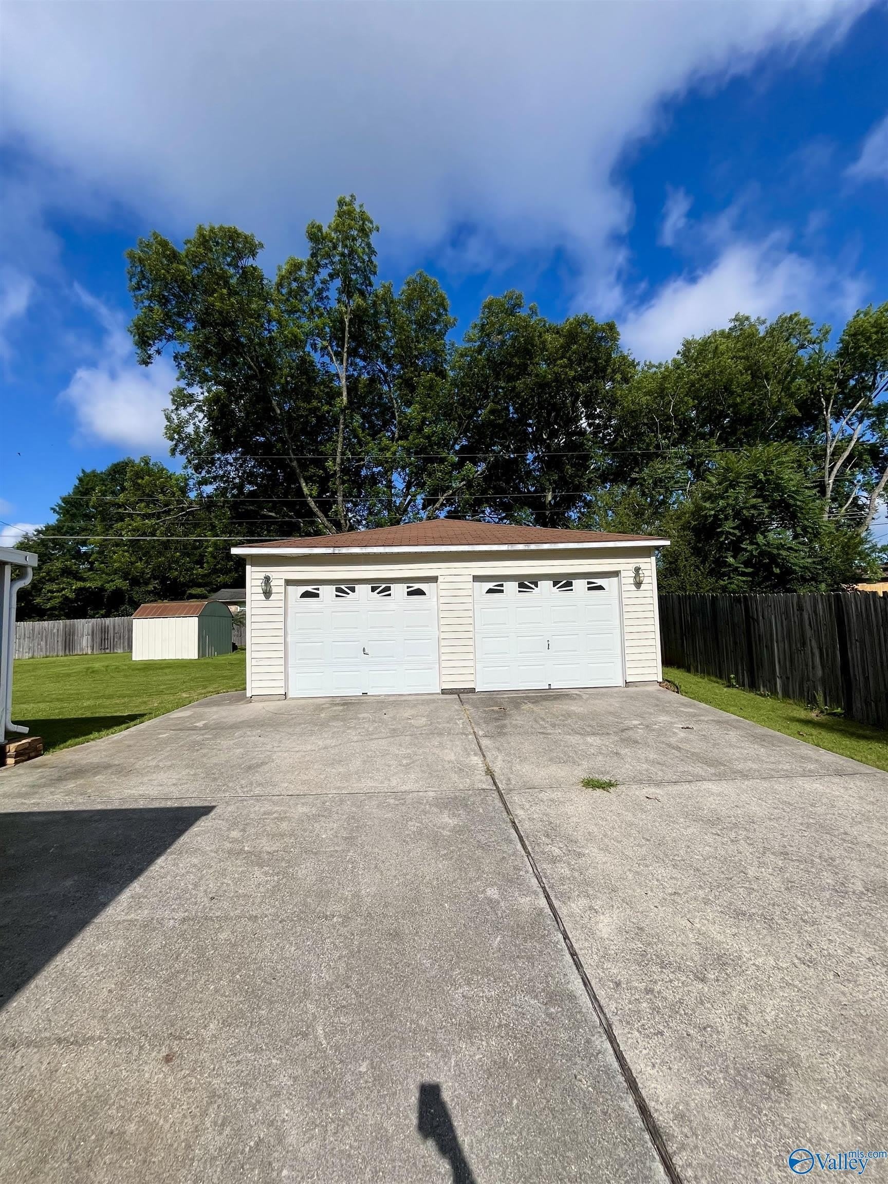 415 Harolds Drive NW – photo 3