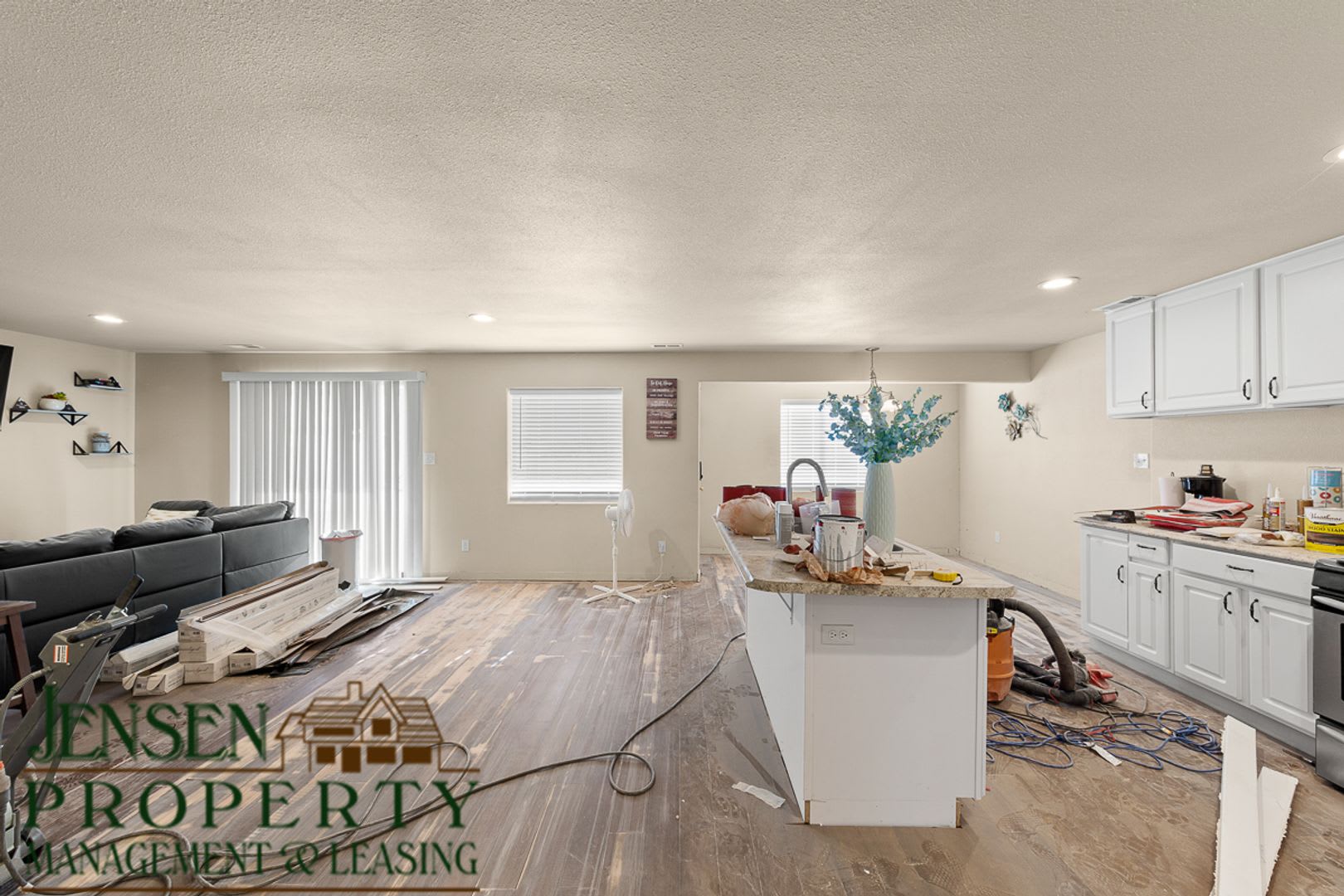 Beautiful Home in New Harmony – photo 5