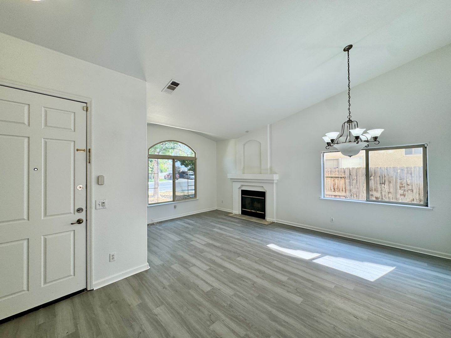 REDUCED! Nice 4 bedroom 2 bath home for rent – photo 2