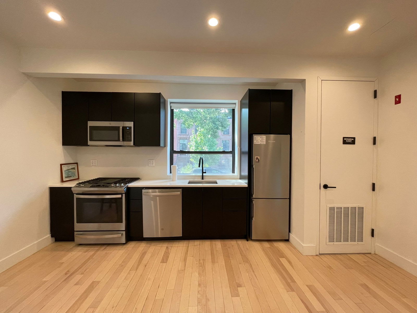 527 Monroe Street – photo 3