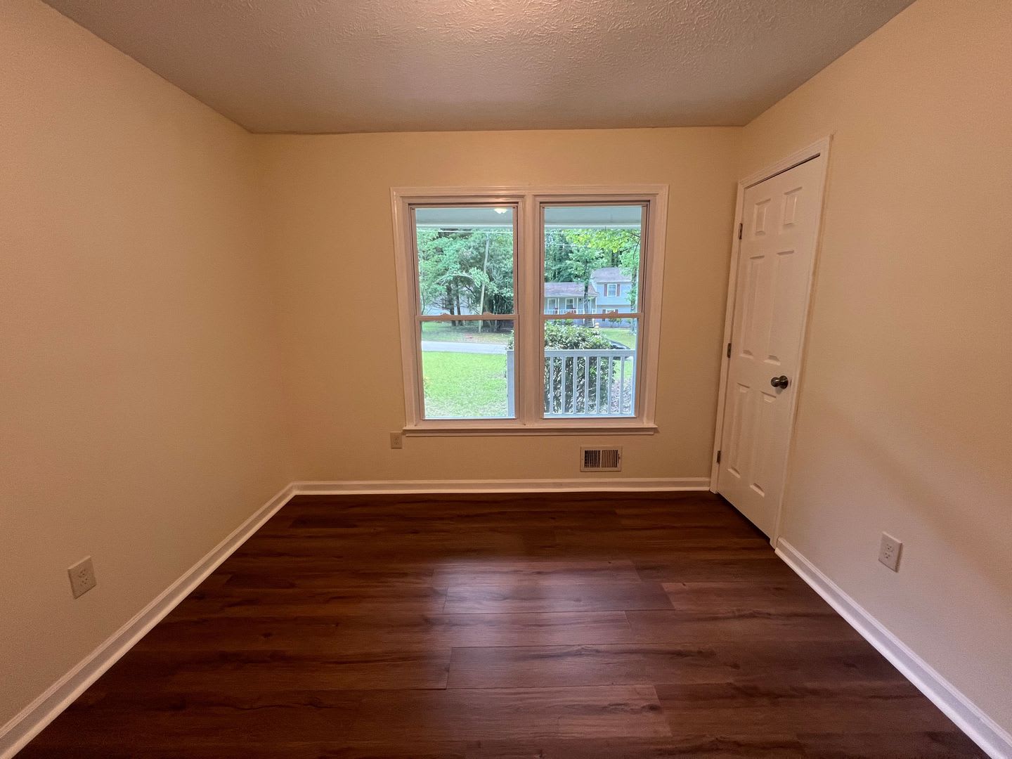 Room In 3 Bedroom Home At Hillsboro Rd Sw – photo 5