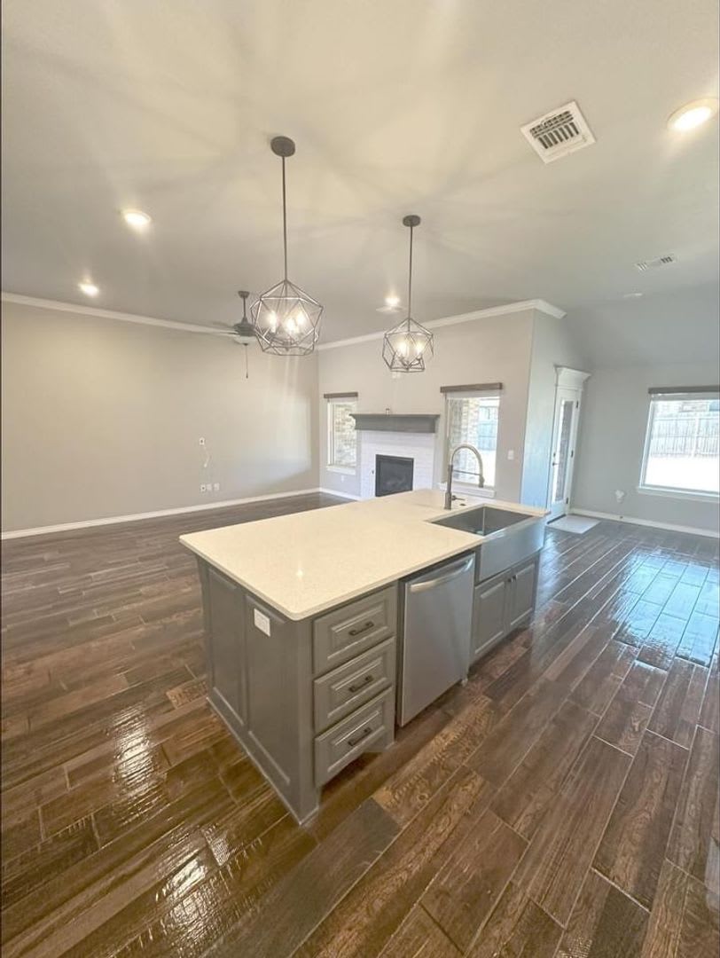4 Bedroom Home In Edmond – photo 2