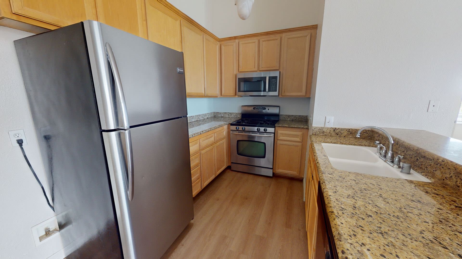3 Bed Condo End Unit Gated Community – photo 4