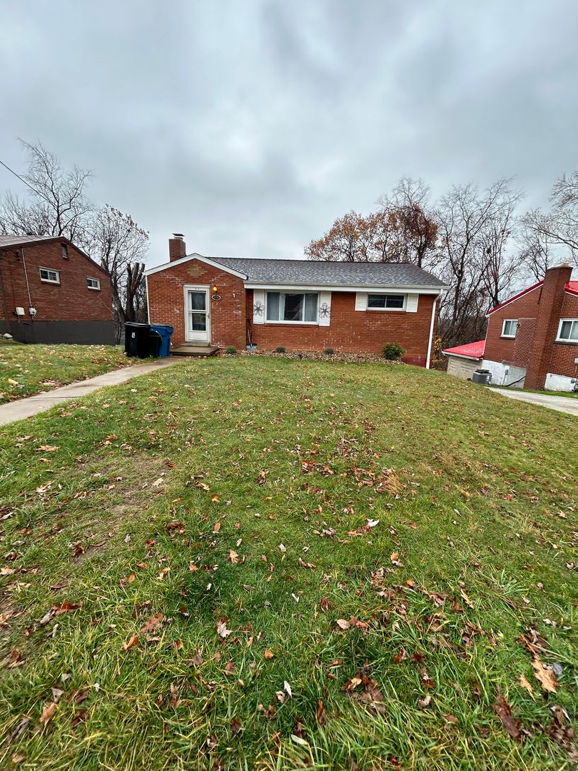 A Stylish Haven in Moon two., 3BR/2BA with a one car garage and lots of updates! – photo 2