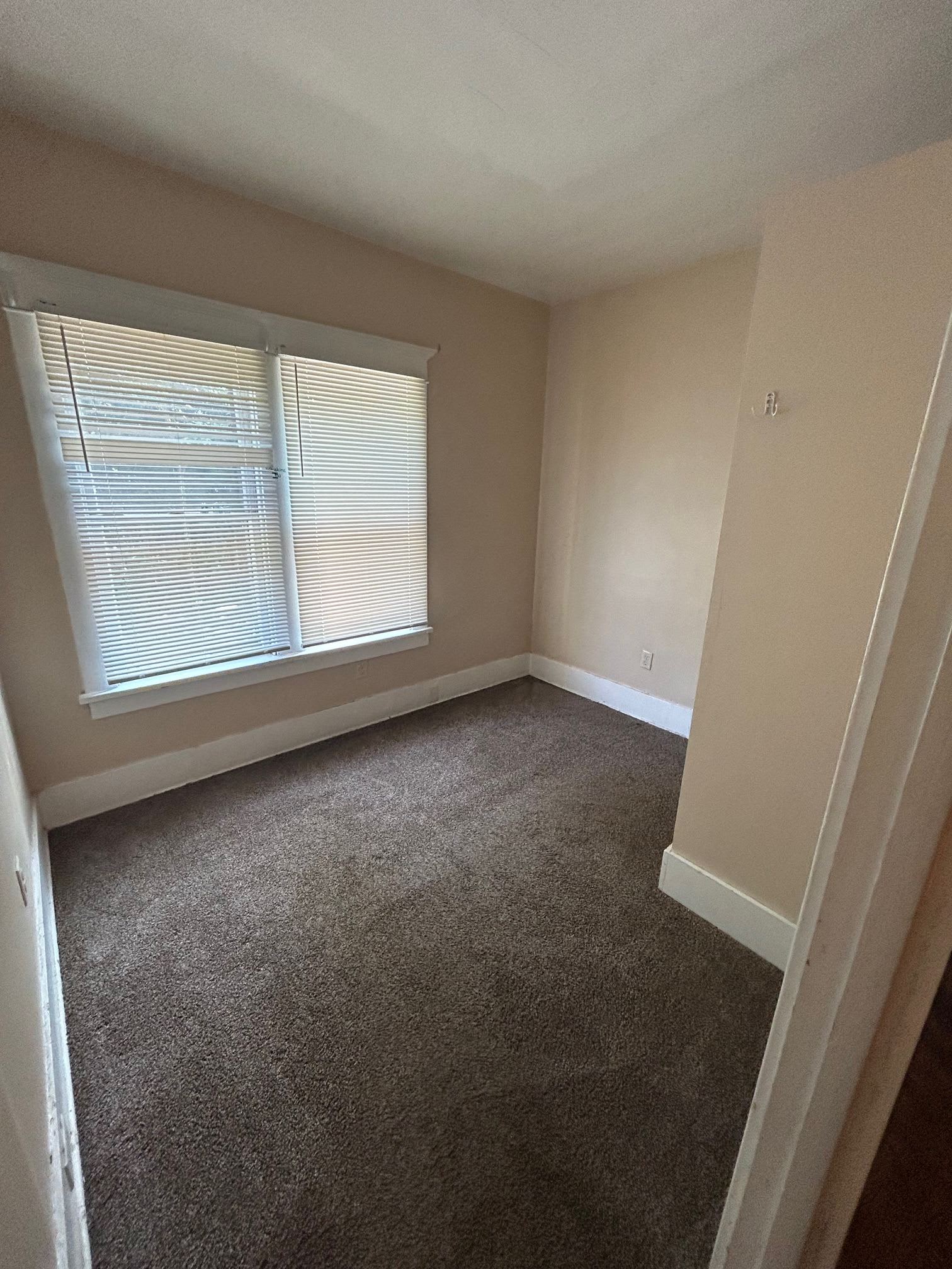 63 Montrose Avenue – photo 4