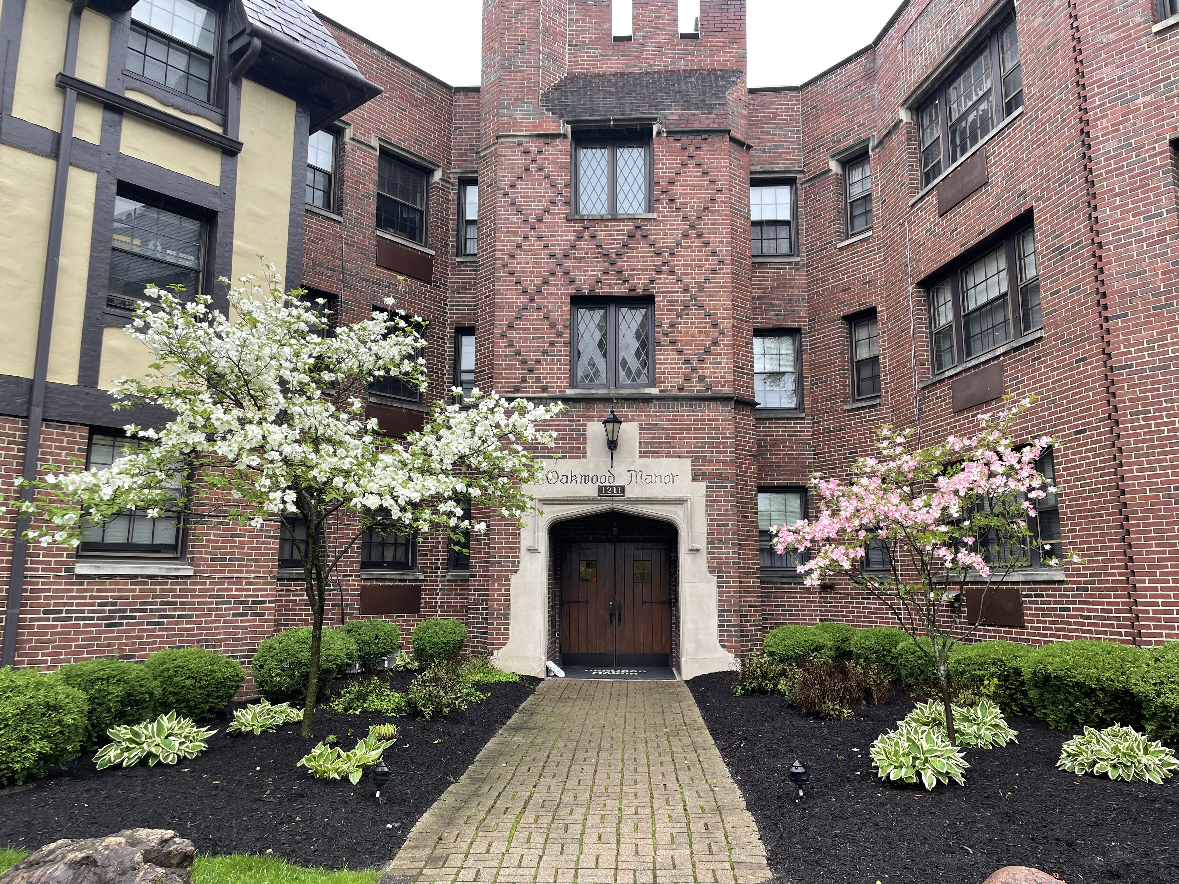 1211 Far Hills Ave – photo 1