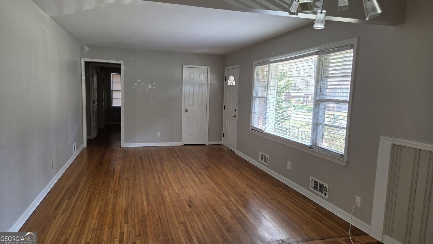 136 Hillsdale Drive SE – photo 4