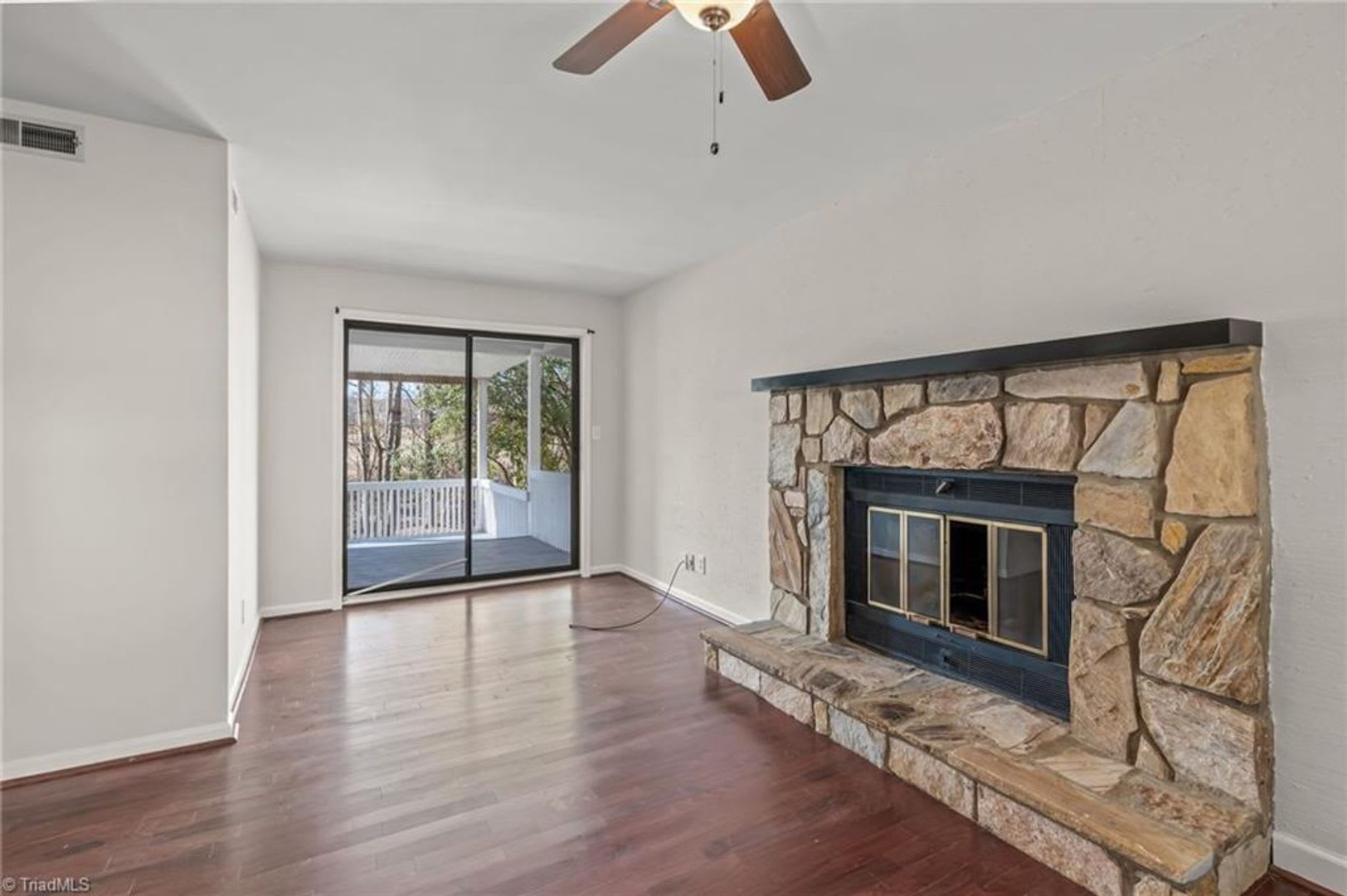 Private Basement Unit at 2630 Merry Oaks Trail – photo 5