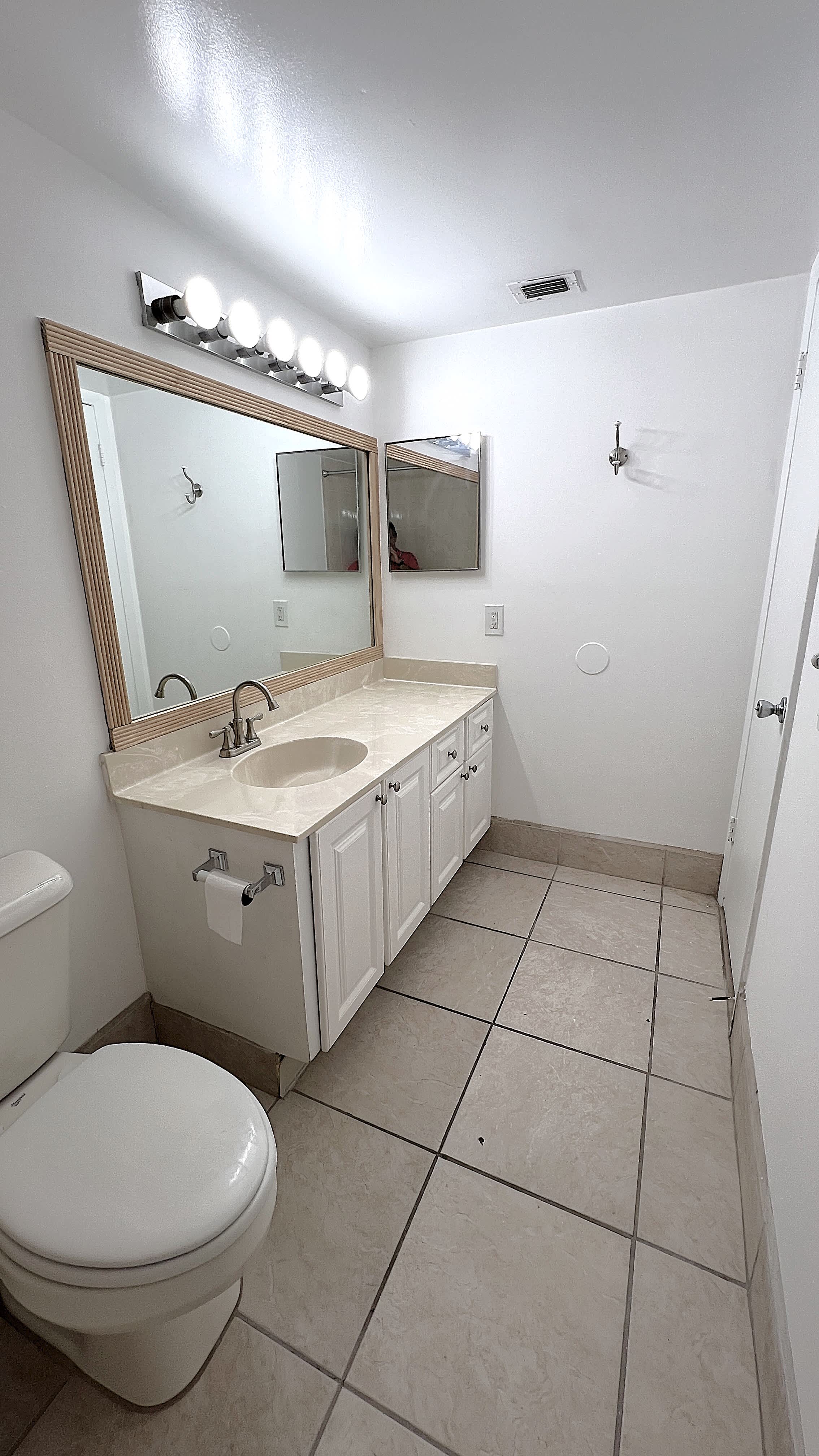 711 N Pine Island Rd – photo 5
