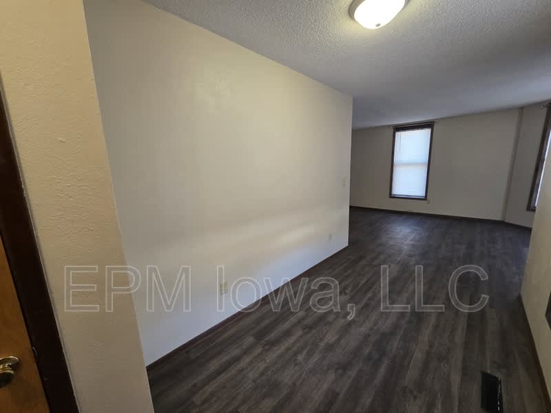 302 1st Street Southeast – photo 2