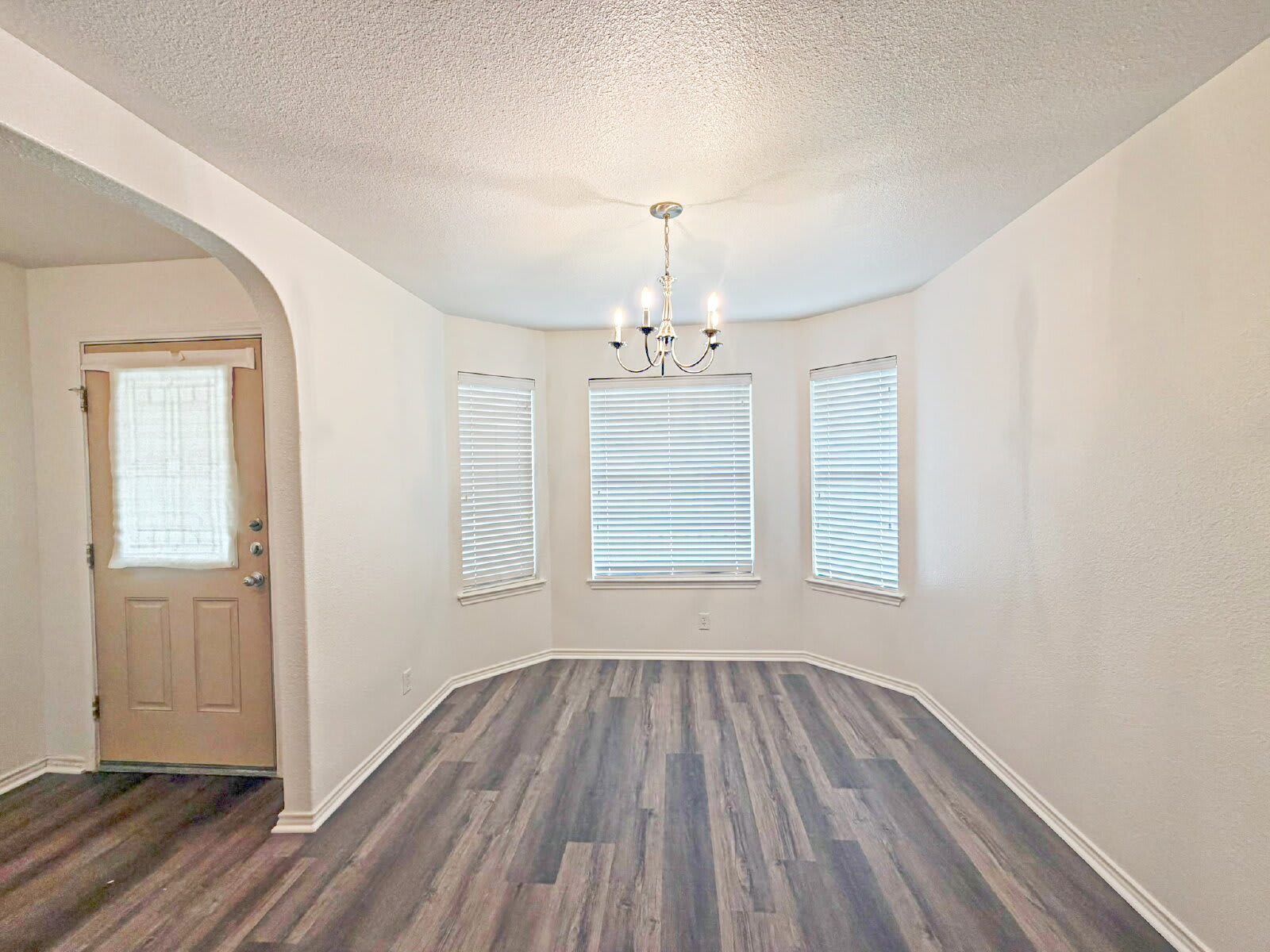 3949 Wensledale Dr – photo 4