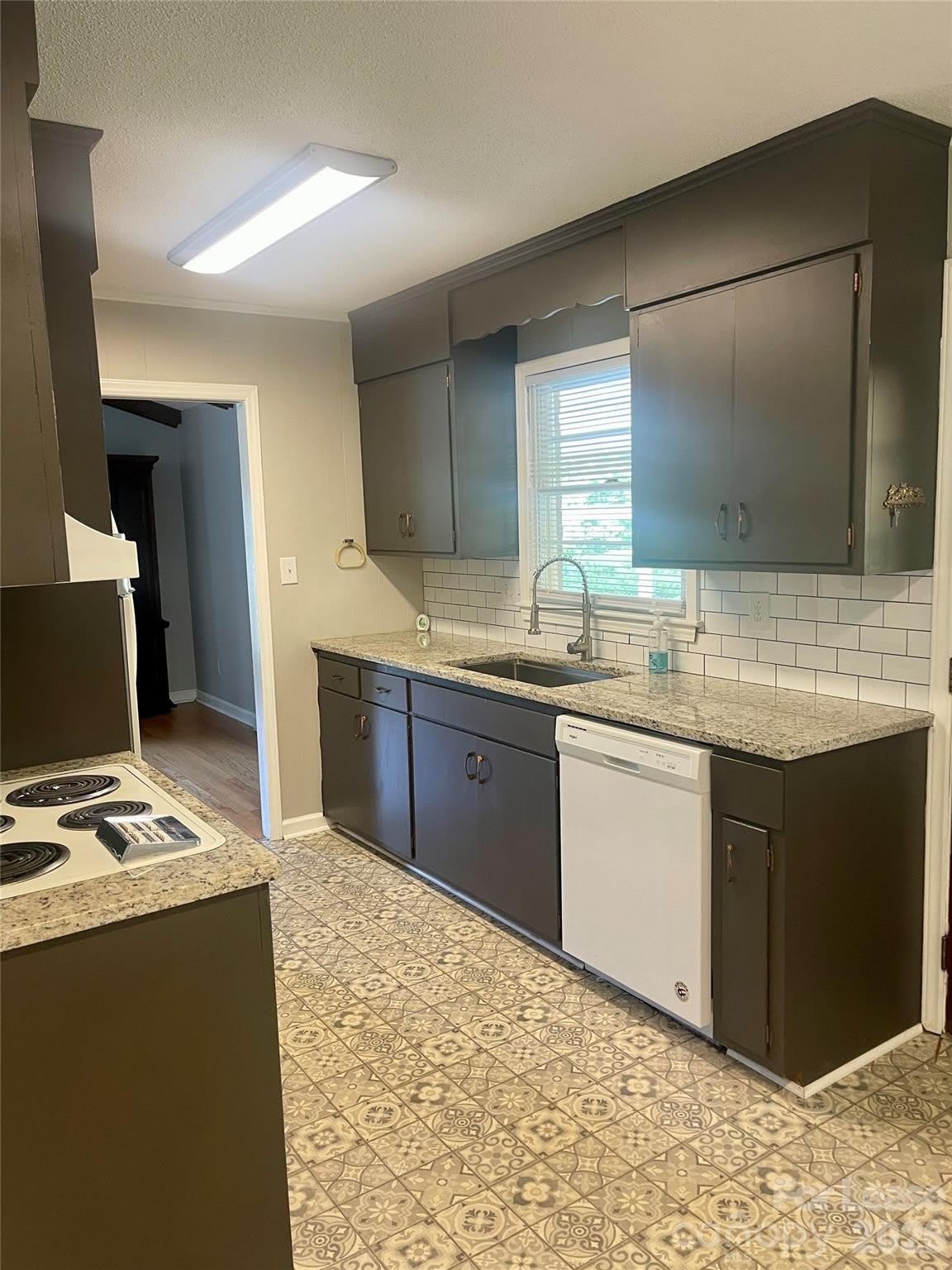402 L Street E – photo 5