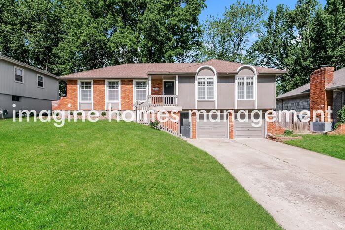 8916 North Grand Avenue – photo 3
