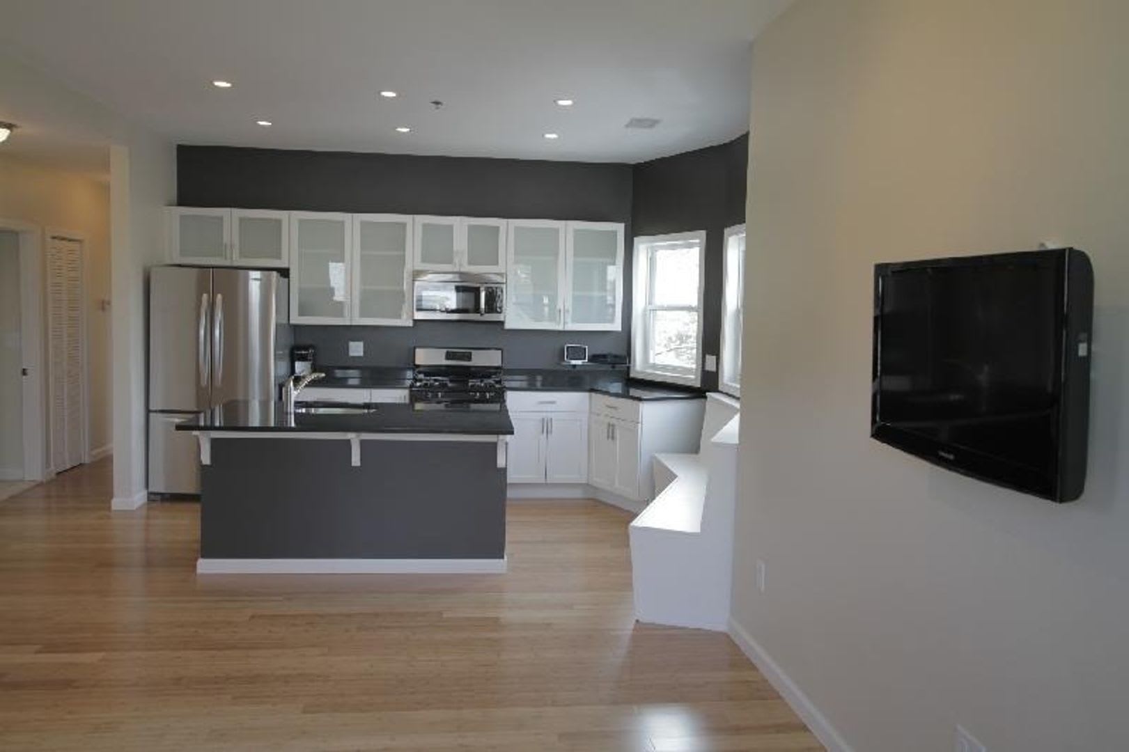 Unique BU Apartment – photo 4