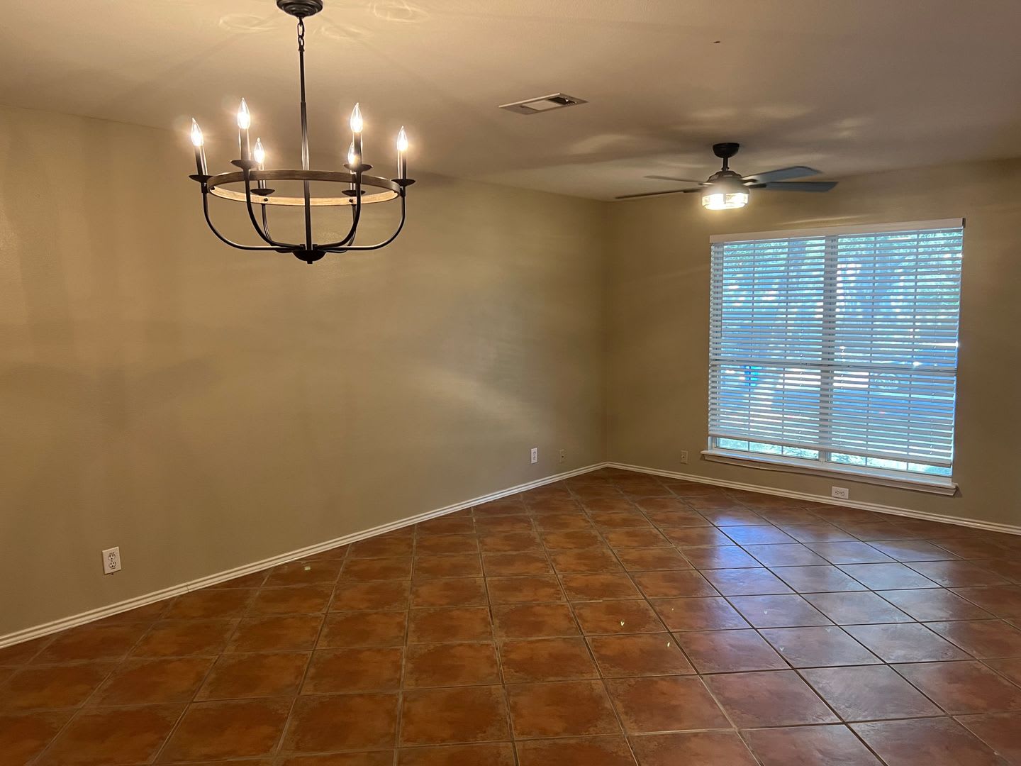 Welcome Home To 3648 Diamond Falls – photo 4
