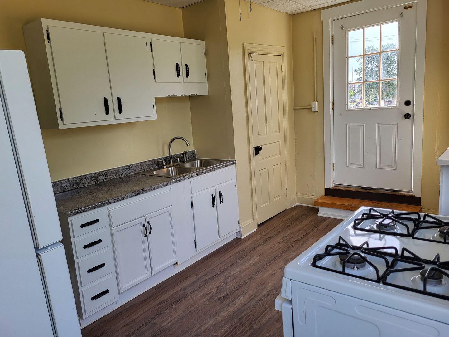 235 W Main St – photo 2