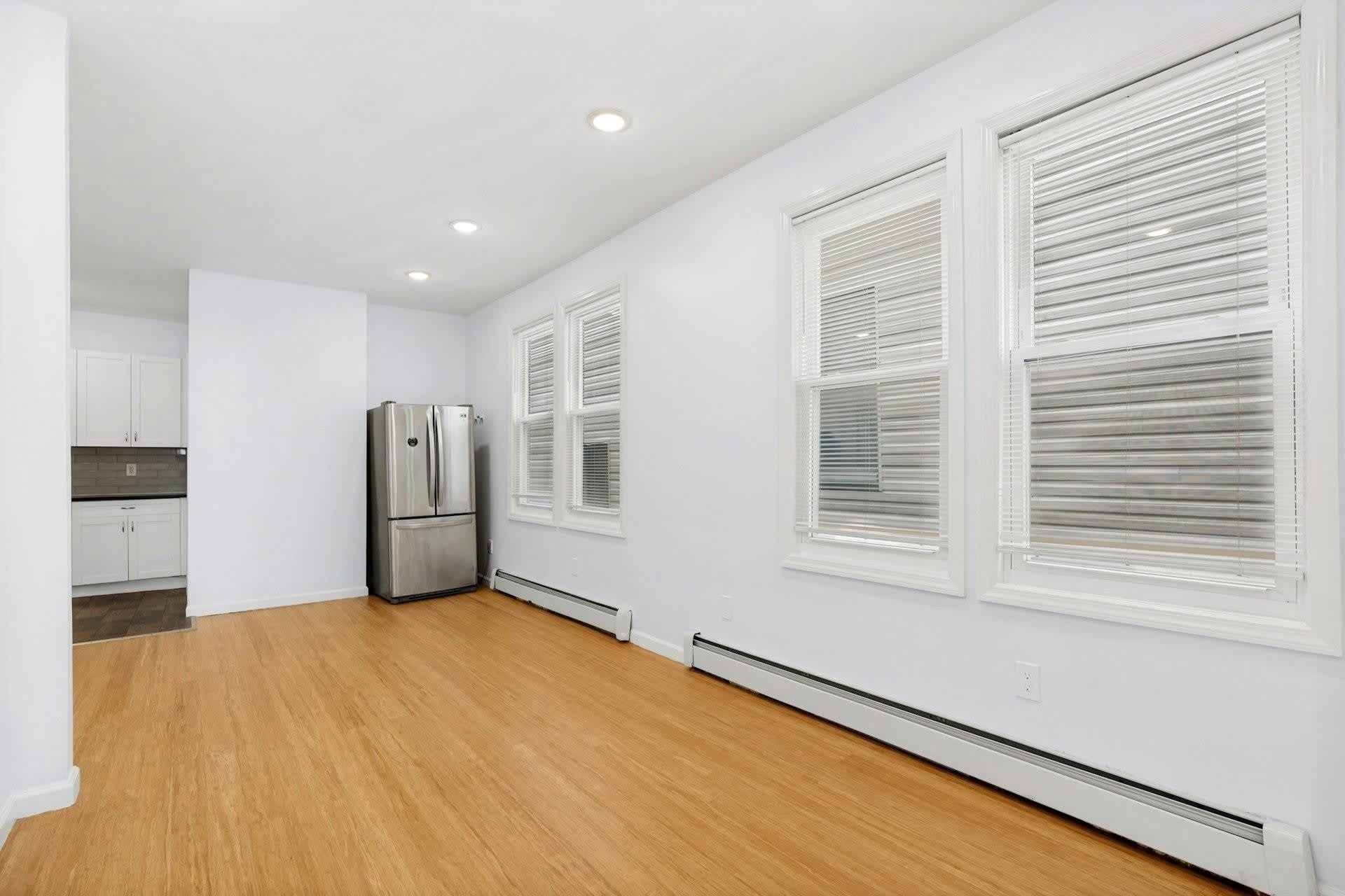 344 DANFORTH AVE – photo 2