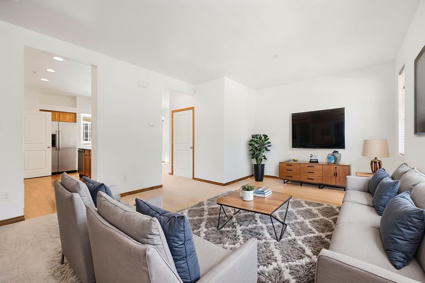 500 Off Rent If Lease Starts By 9 5 – photo 4