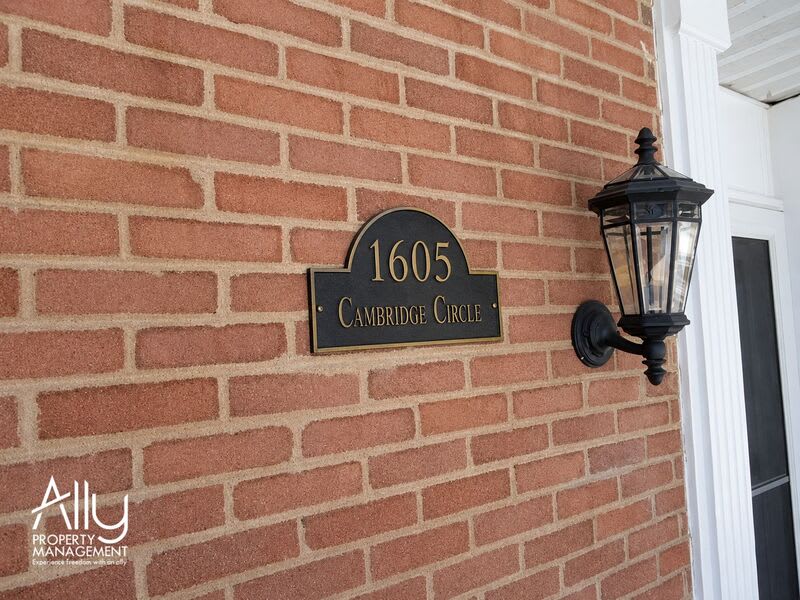 1605 Cambridge Circle – photo 2