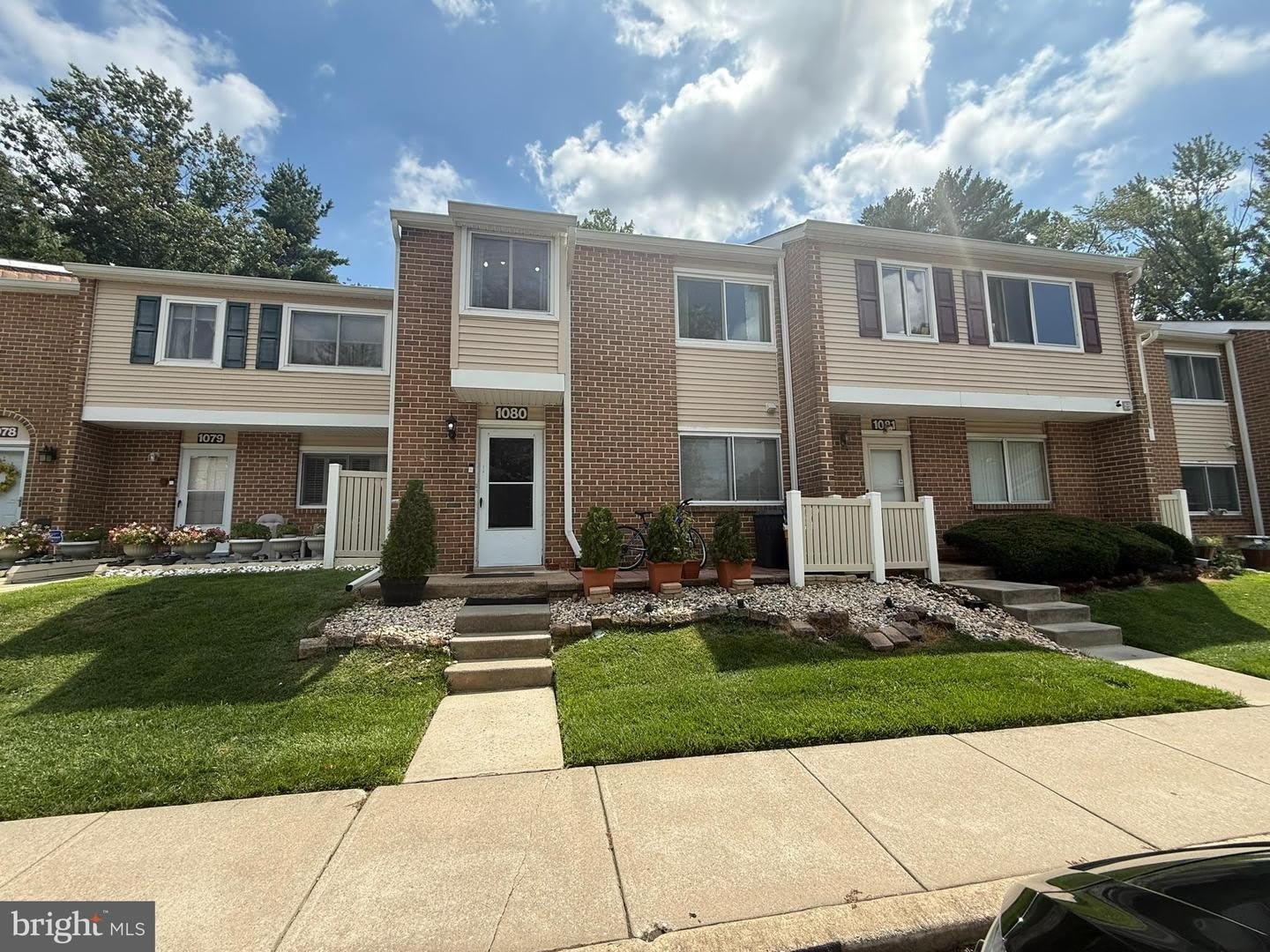 1080 PENDLETON CT – photo 2