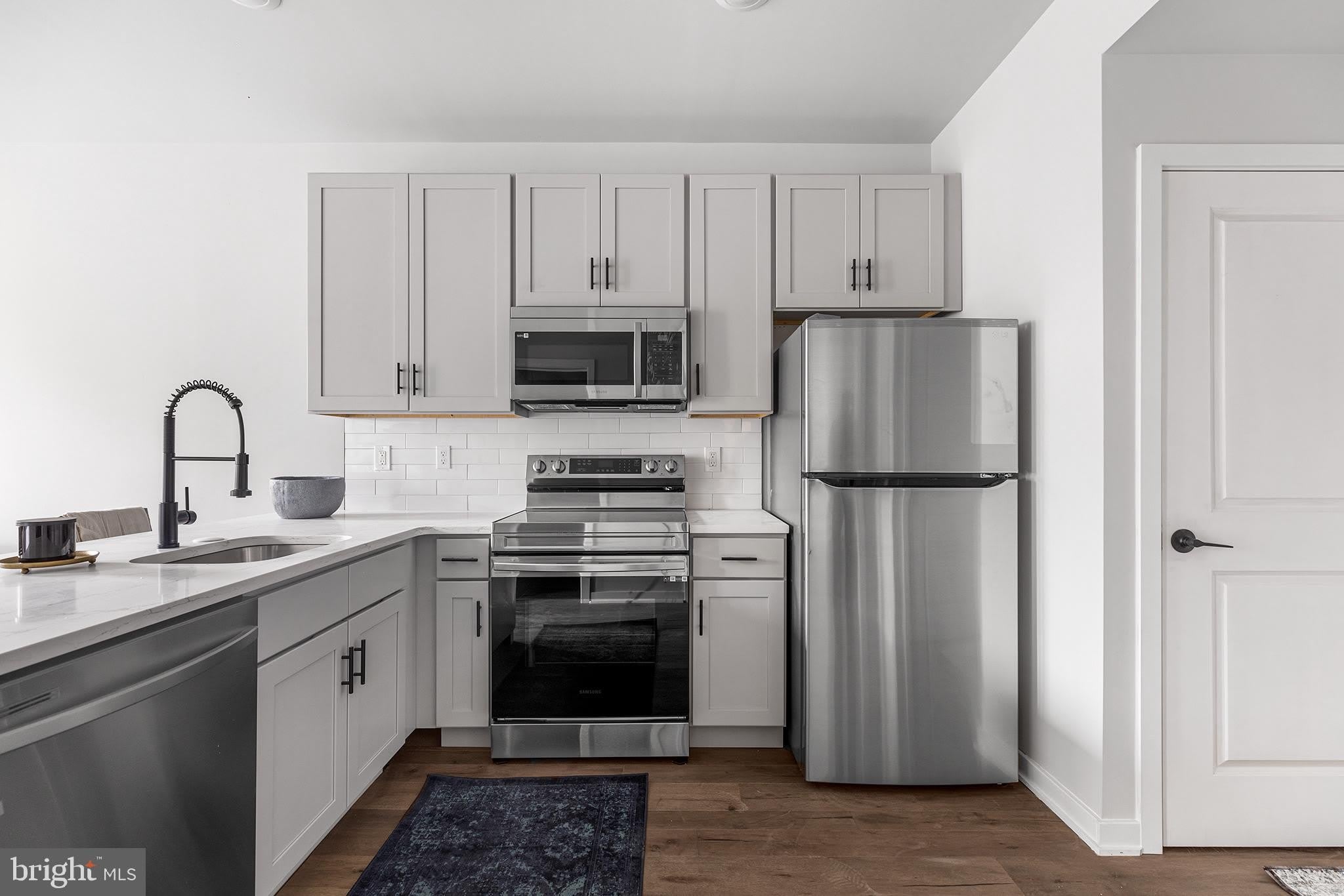 5542-44 Ridge Avenue – photo 4