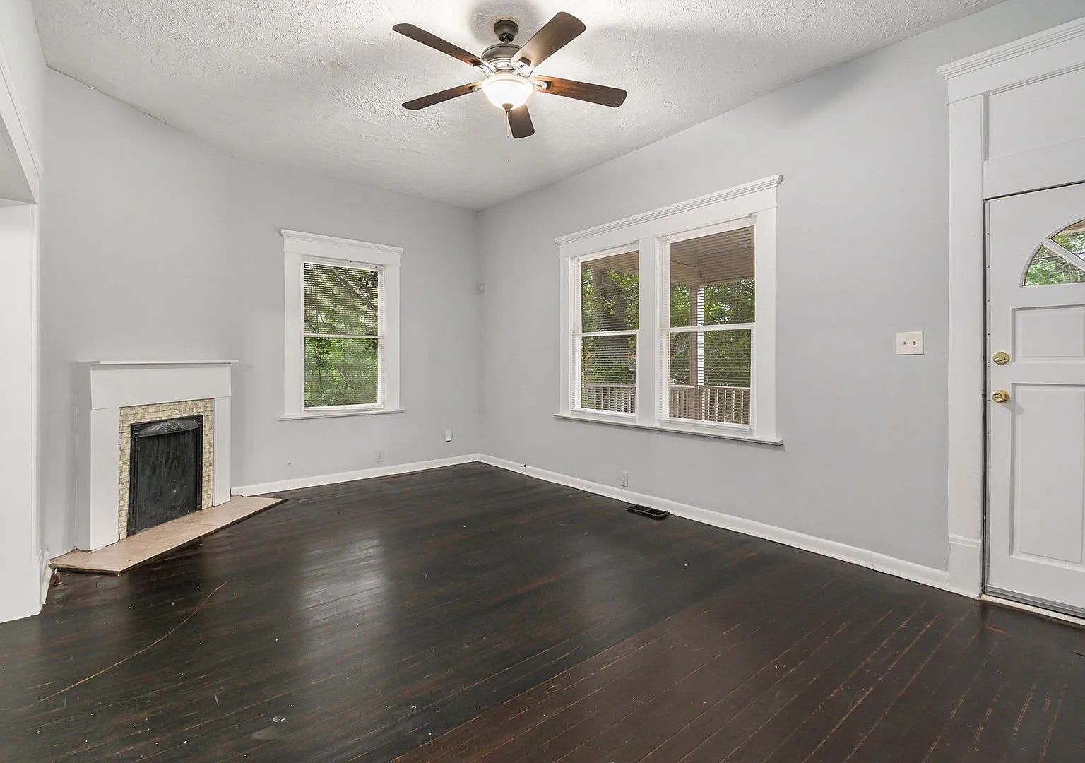 Spacious 3bd/2ba in Capitol View w/ Huge Fenced-In Backyard! – photo 3
