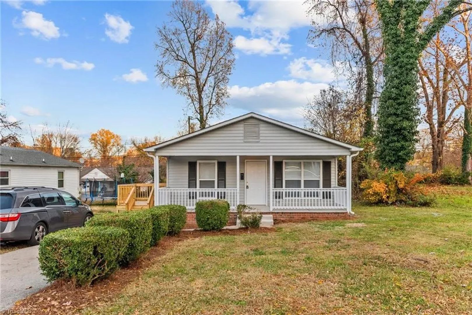 Greensboro 3 Bedroom, 1.5 Bathroom in charming neighborhood – photo 4