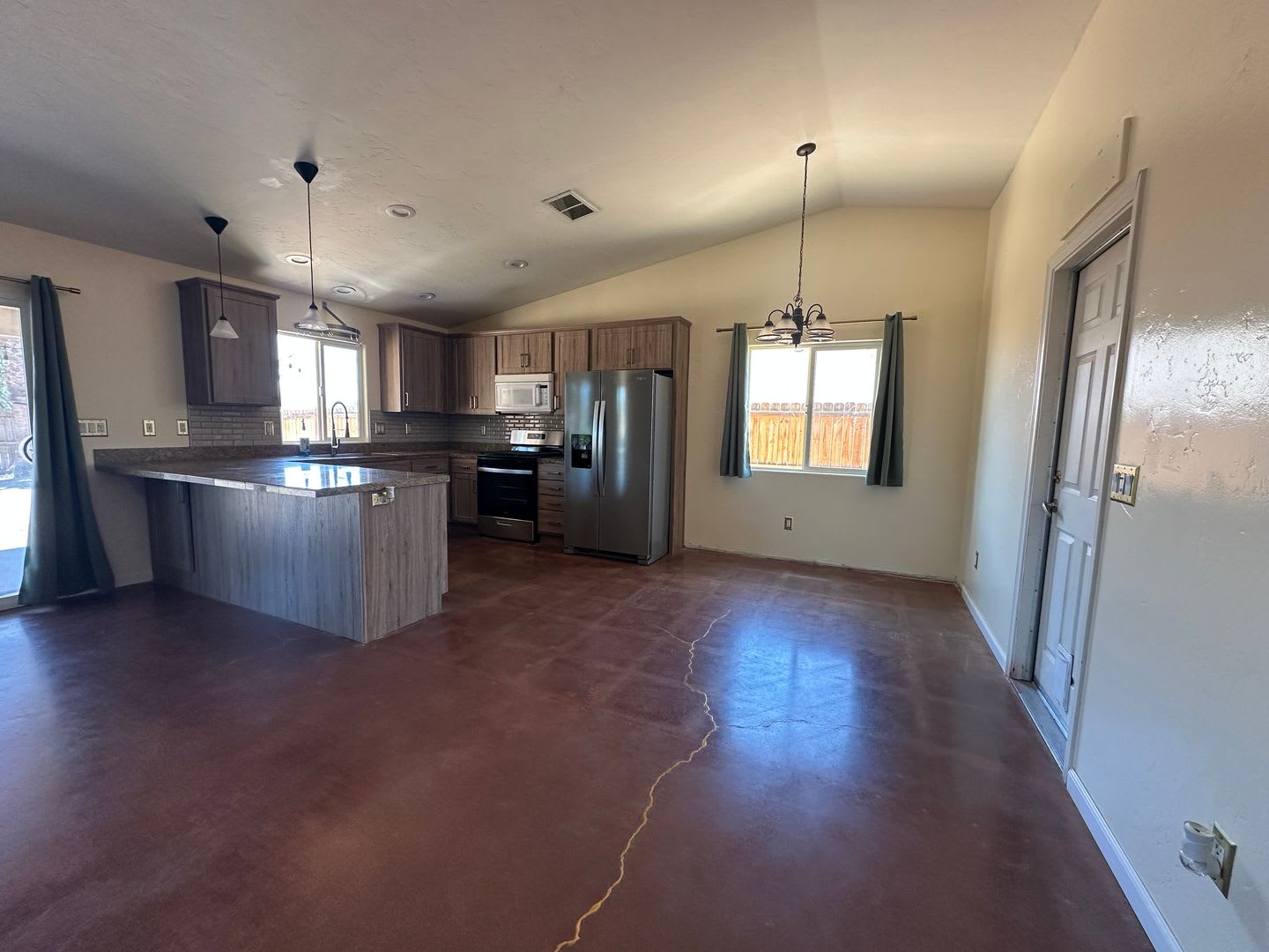 *$100.00 off 1st months Rent Move in Special!*Open Concept 3 Bedroom 2 Bath Home – photo 4