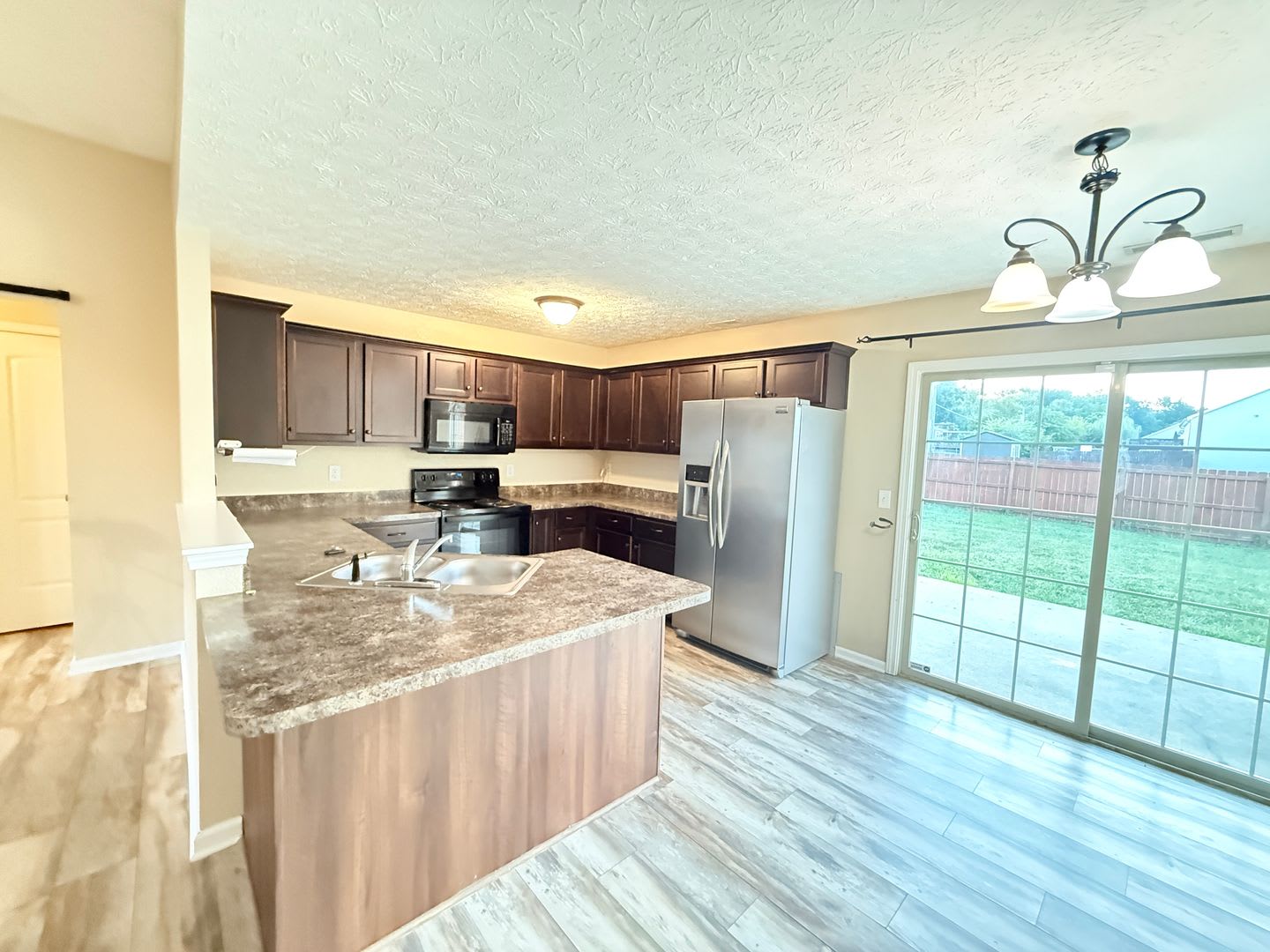 Beautiful 3 Bed / 2 Bath Home – photo 5