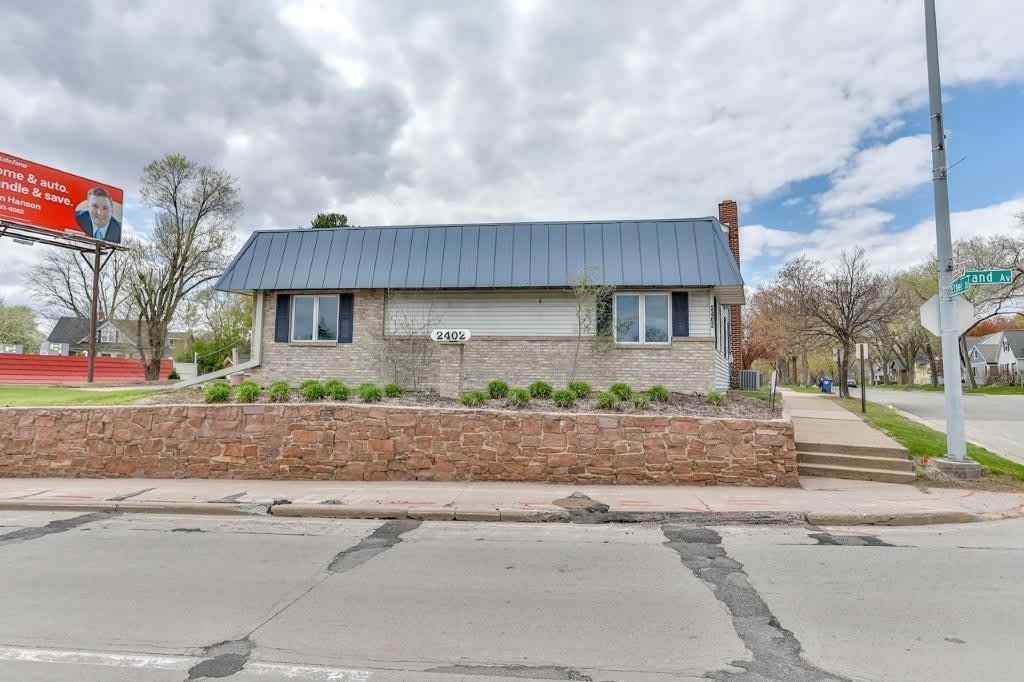 2402 GRAND AVENUE – photo 2
