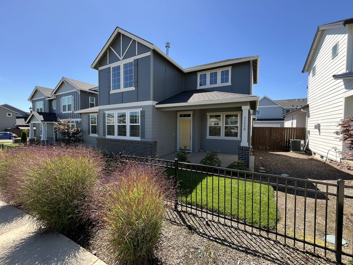 Stunning New North Plains Home With 3 Bedrooms 2 5 Bathrooms Soaring Living Room Loft Office Luxurious Primary Suite – photo 2