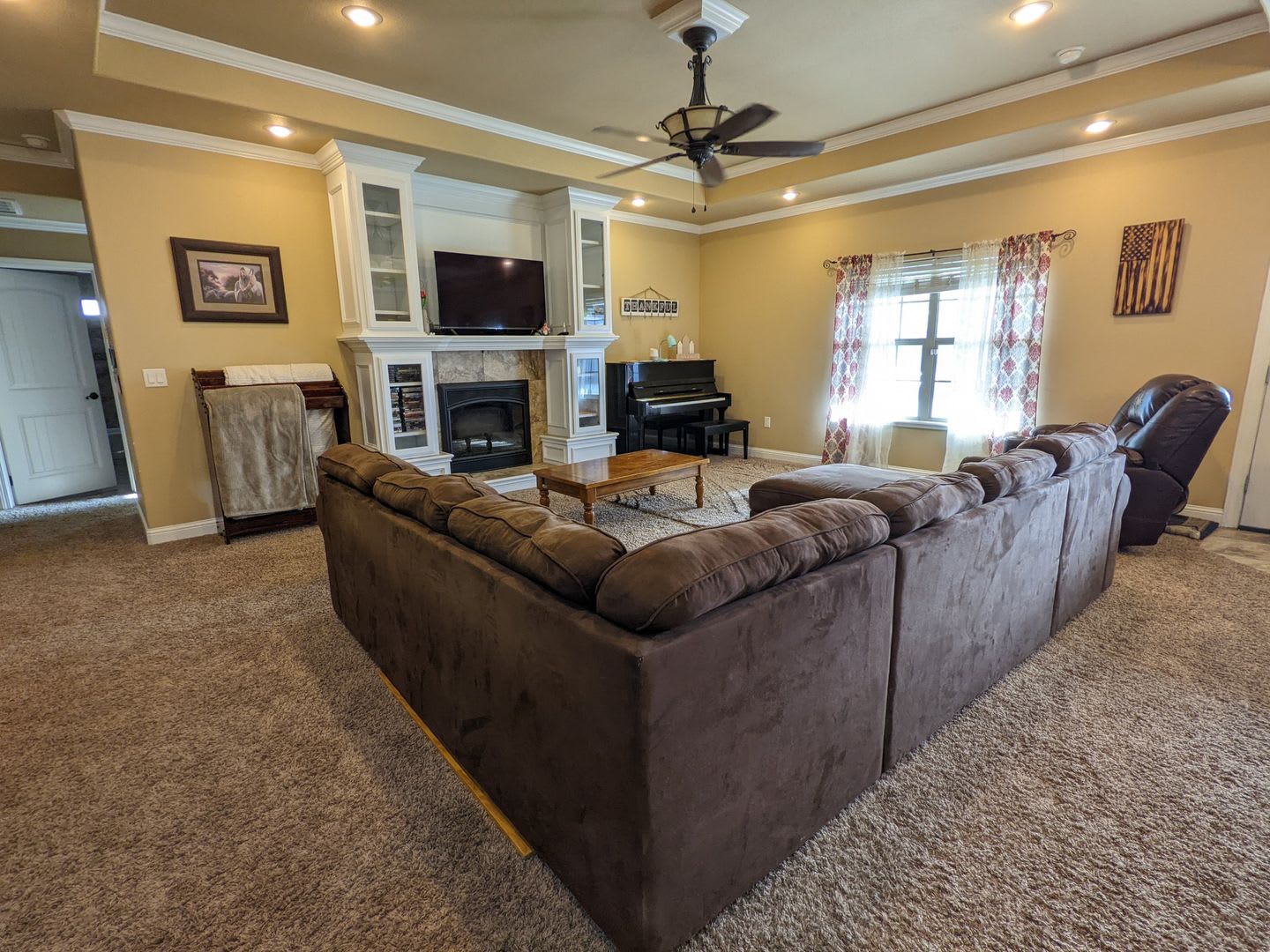 4 bedroom 2 bath home – photo 2