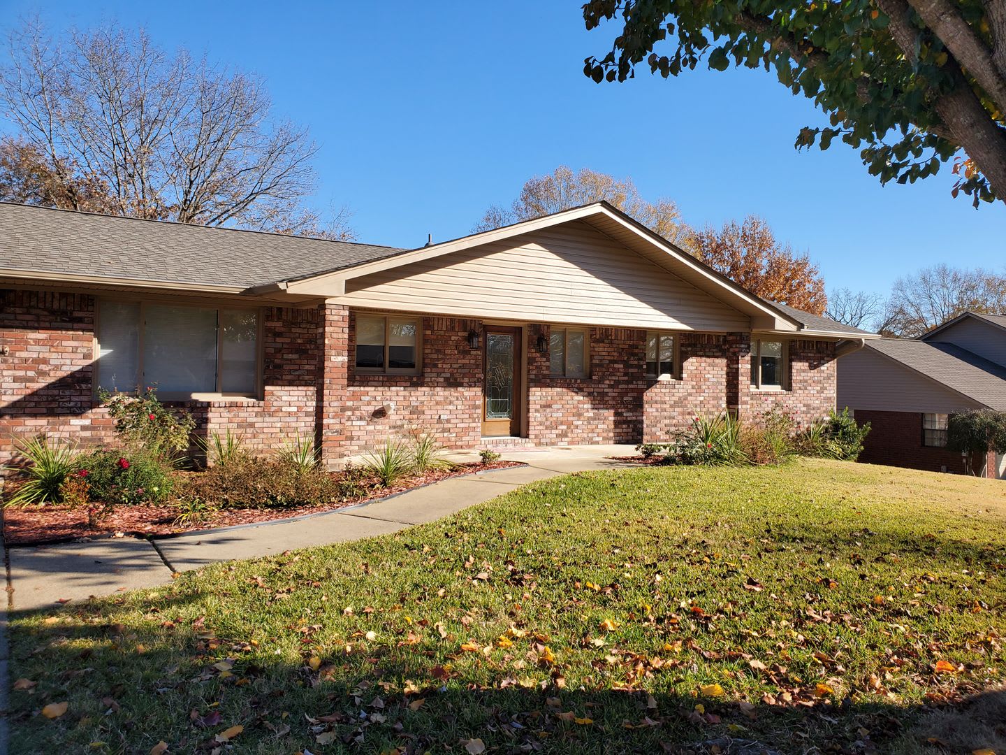 Beautiful Family Home With Neighborhood Lake Access – photo 1