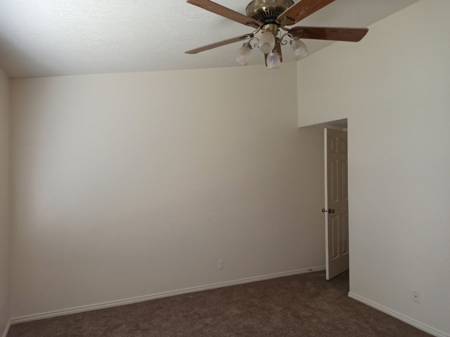 Townhome in the Spanish Palms – photo 4