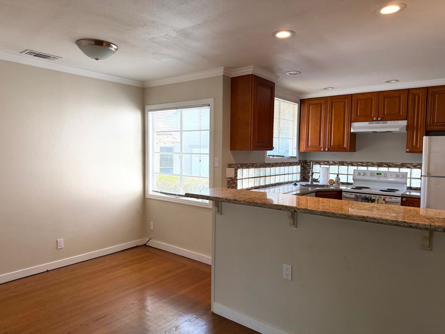 Charming 2BR/1BA East Sacramento Duplex with Private Garage – photo 5