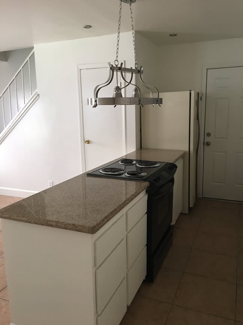 Near UNLV. Cozy 2 bedroom townhouse with all appliances – photo 4
