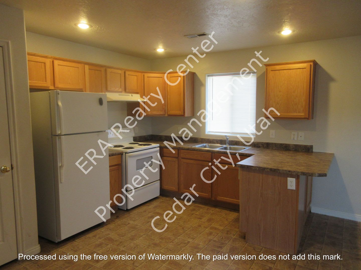 Move-in Discount!! 3 Bedroom 2 Bath Twin Home in Cedar Willows – photo 3