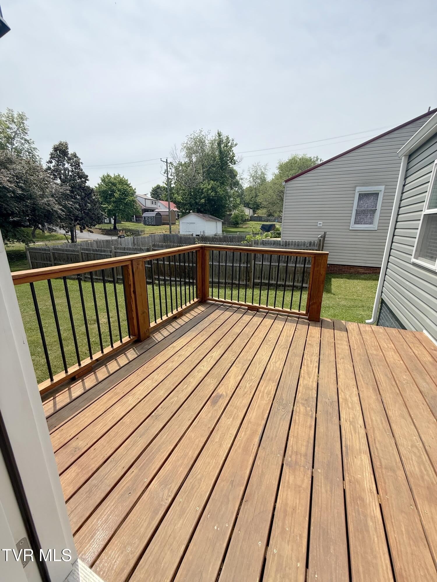 220 May Avenue – photo 4