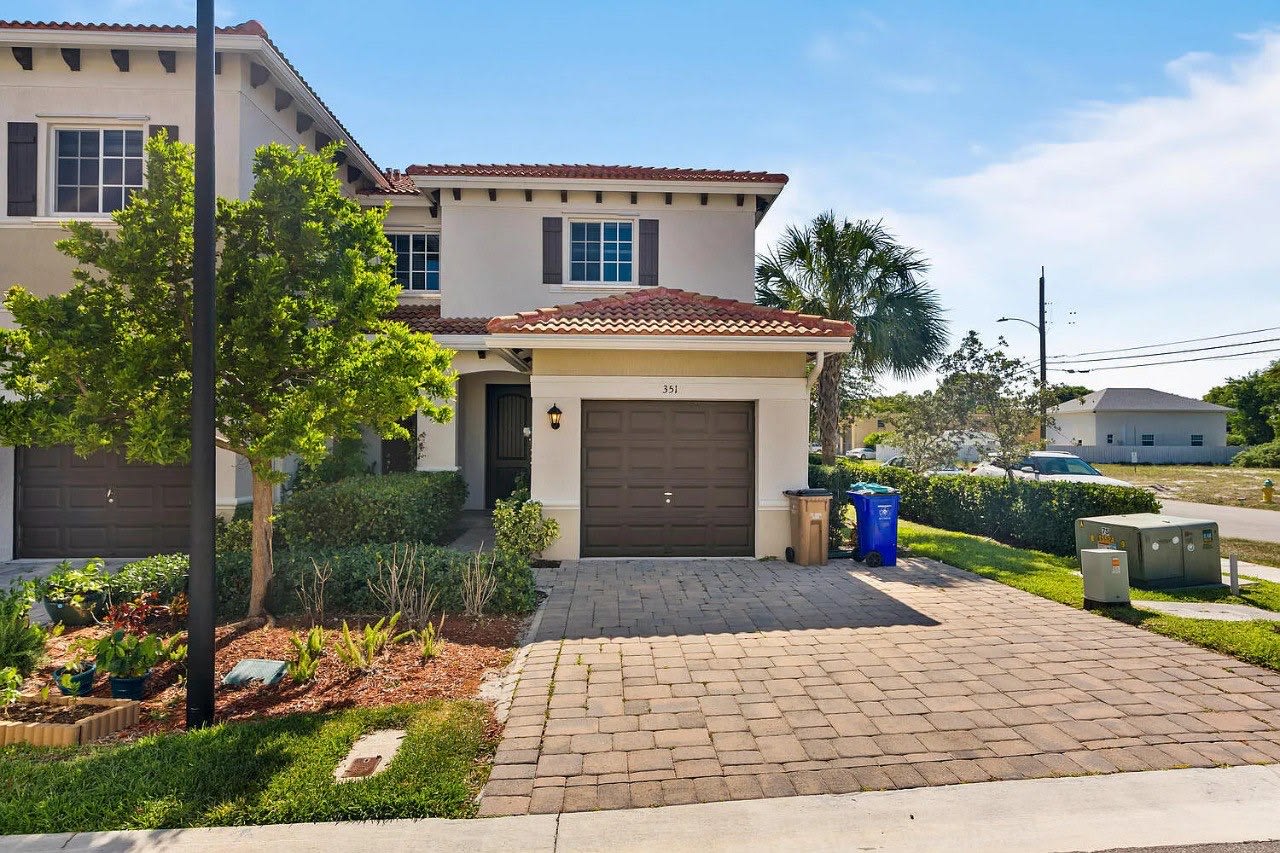 351 Southeast 1st Way – photo 1