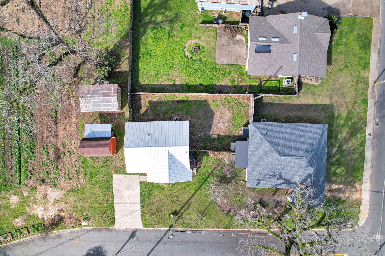 3 bedroom 1 bath house in Midtown available Mid- August – photo 5